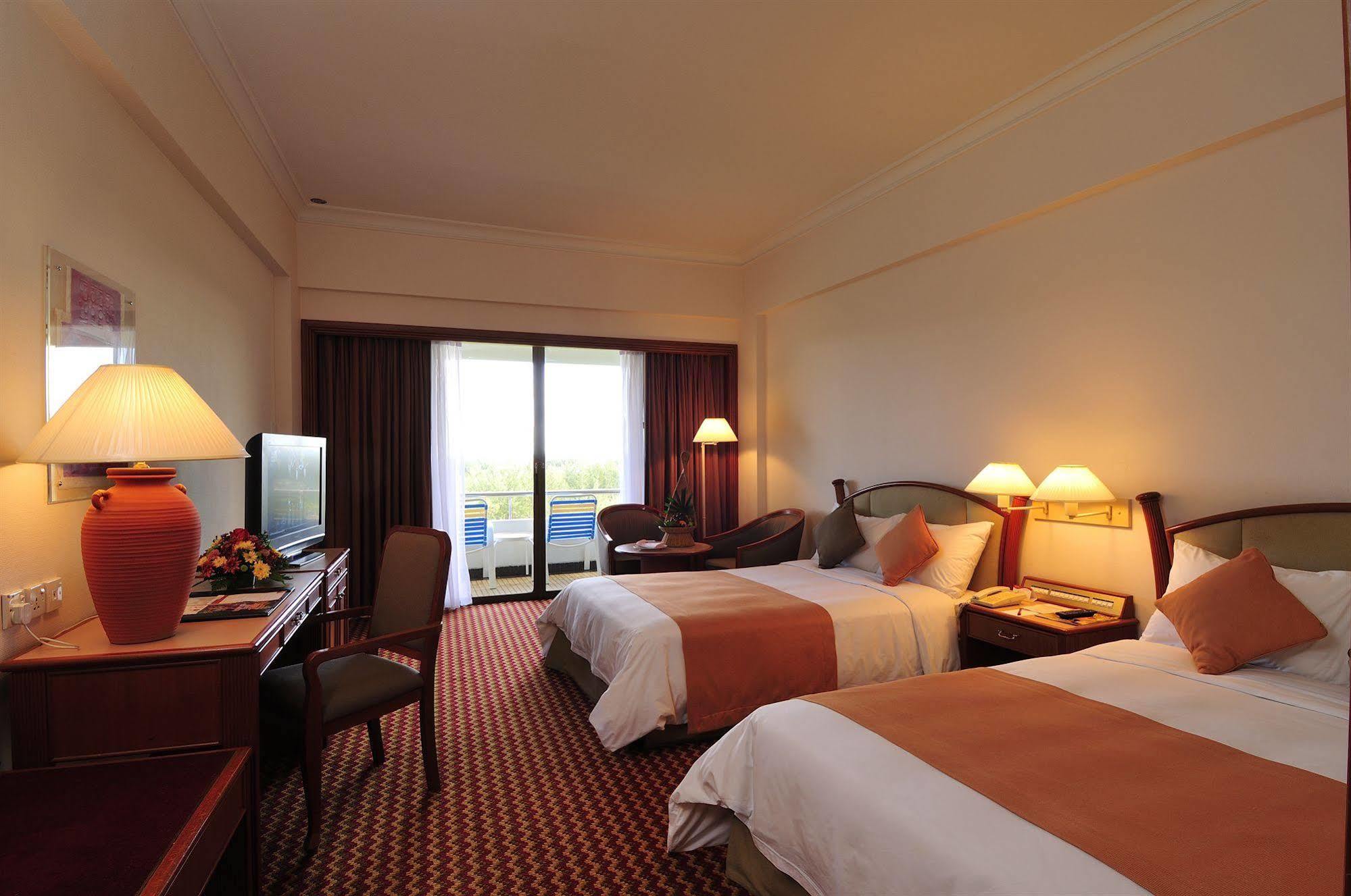 Parkcity Everly Hotel Miri Exterior photo